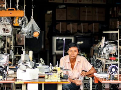 Business registration and licensing services